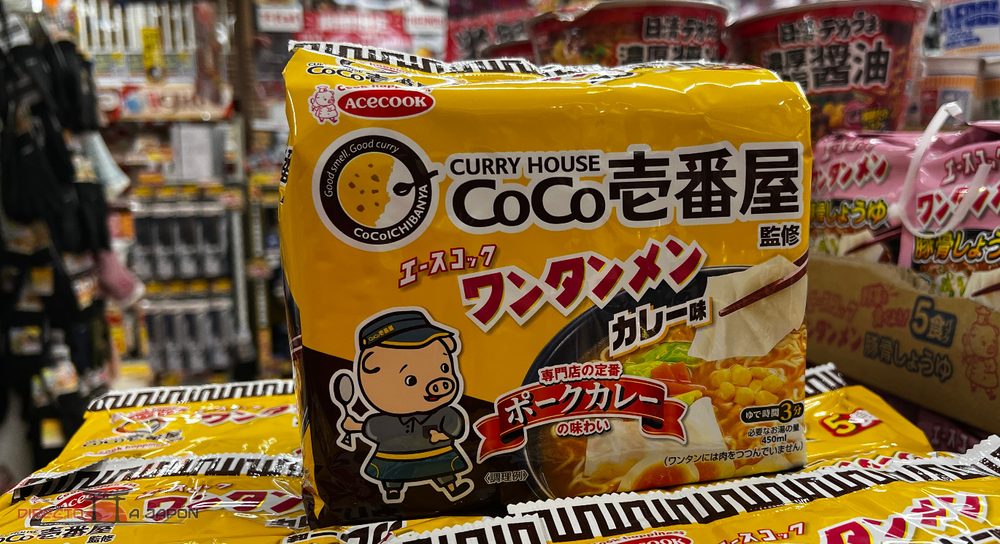 Paquete amarillo de Wontonmen de Acecook sabor curry, supervisado por CoCo Ichibanya.