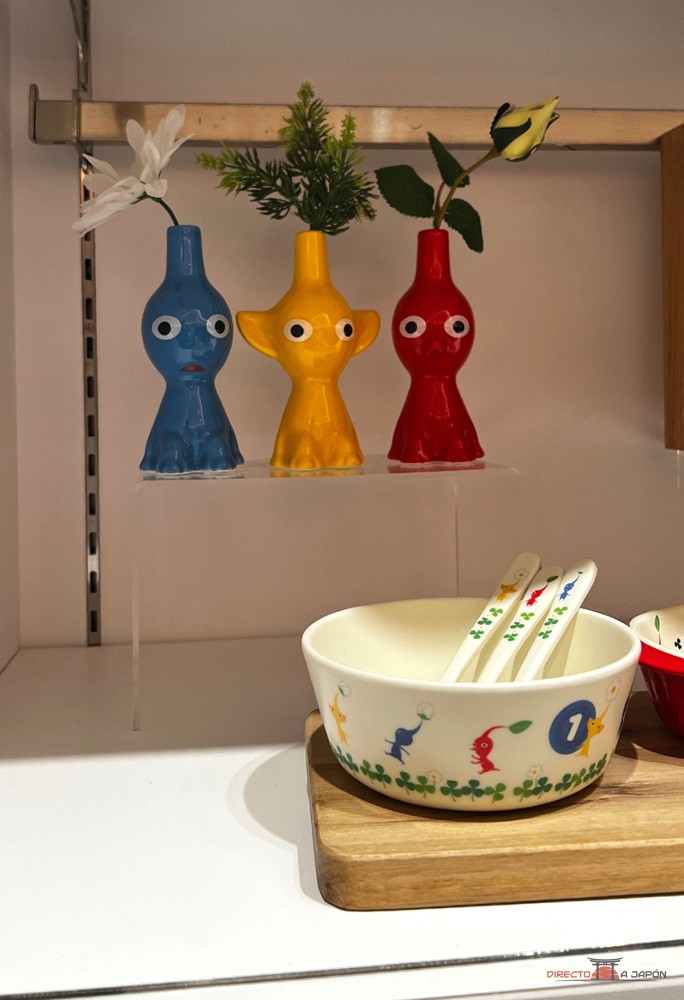 Jarrones con forma de Pikmin y menaje en Nintendo Tokyo