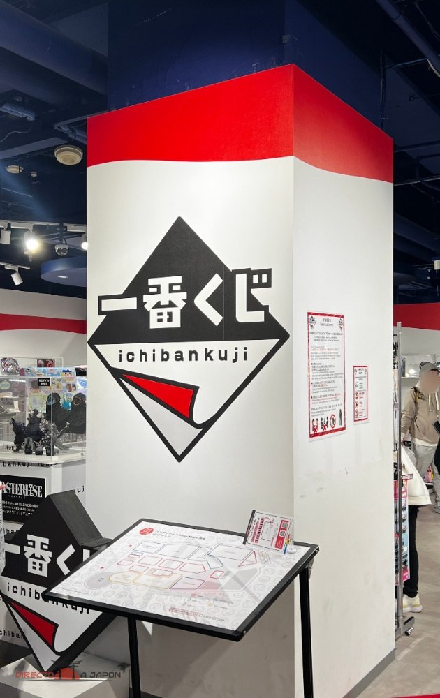 Columna de Ichiban Kuji y plano de una tienda