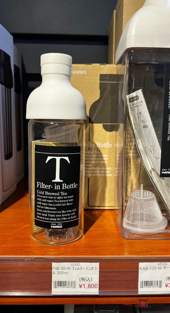 Botella Hario con filtro para preparar té en frío, de 300 ml, vista durante nuestra visita.