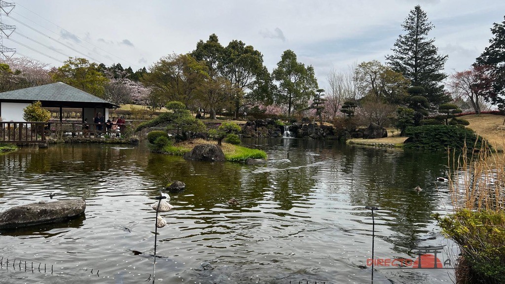 Estanque de jardín japonés en Ushiku