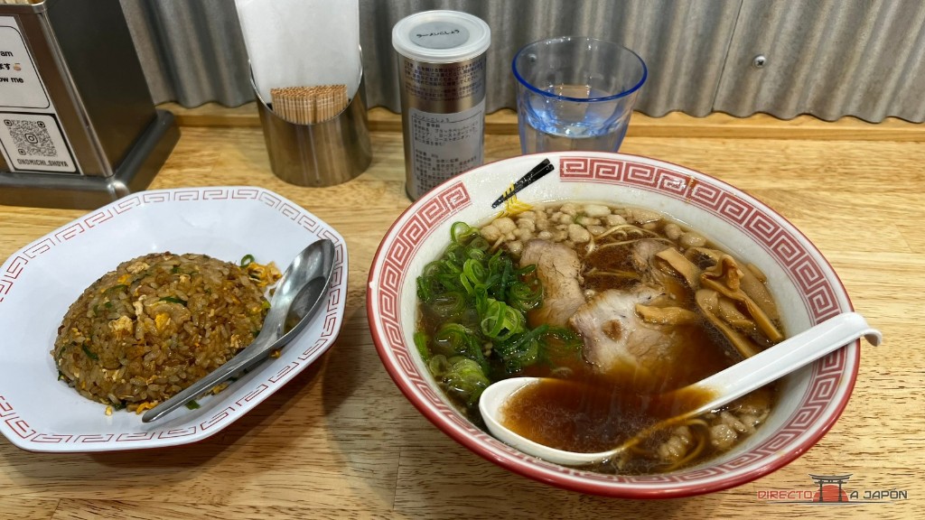 Ramen y arroz frito en nuestra mesa de Shoya.