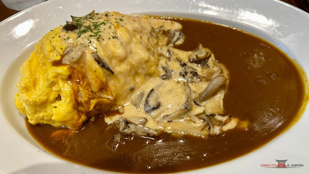 Omucurry de CoCo Ichibanya WORLD con salsa y setas