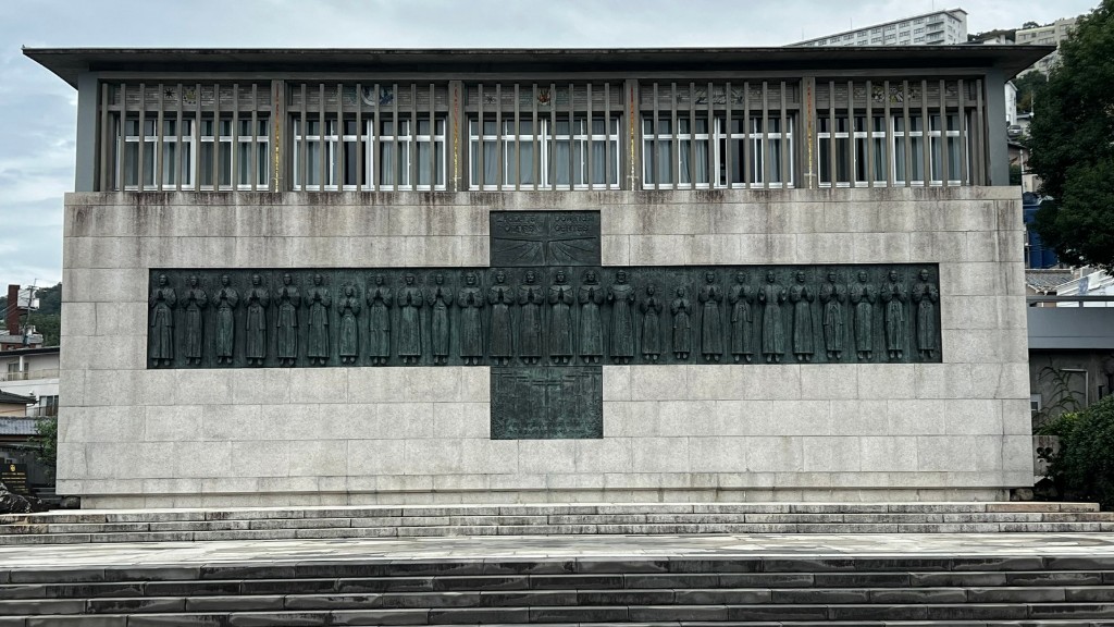 21 monumento 26 martires relieve original