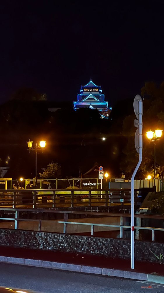 Castillo de Kumamoto de noche