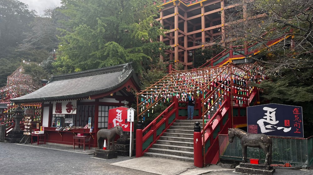 Yutoku Inari vista general templo caballos