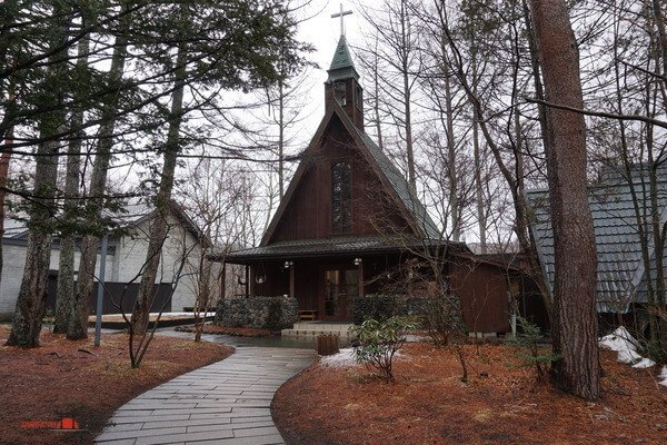 Iglesia de estilo noreuropeo en los alrededores del Hotel Hoshino