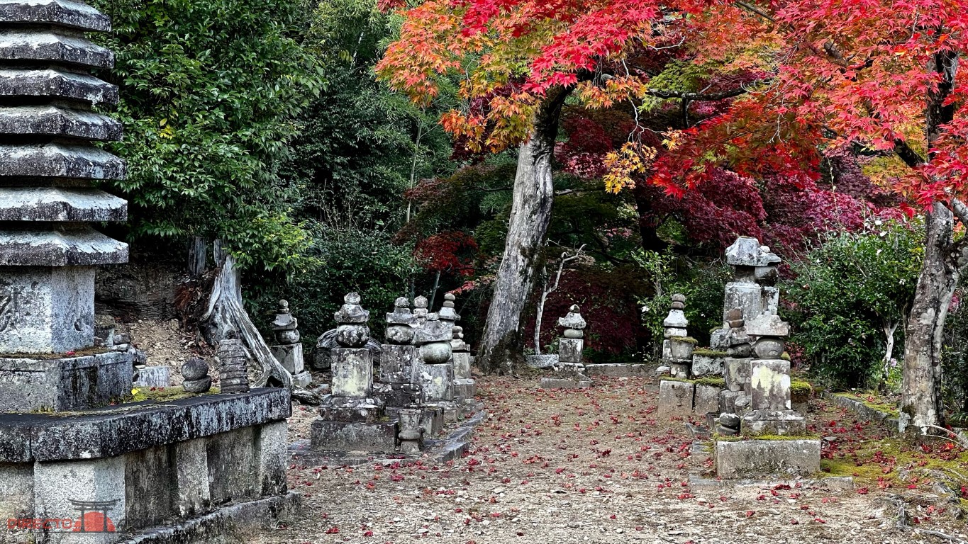 Cementerio del templo Niso-in de Arashiyama, Kioto