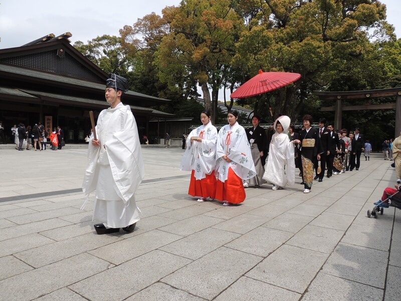 Boda tradicional japonesa en el santuario Meiji