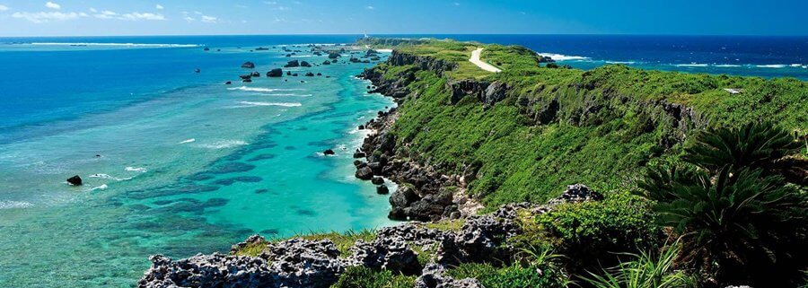 Costa de la isla Miyako en Okinawa