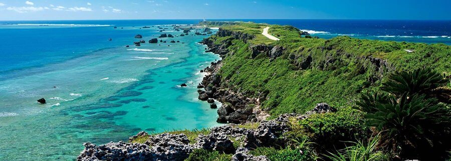 Costa de la isla Miyako en Okinawa