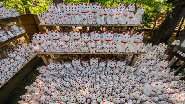 Figuras de maneki neko en el templo Gotokuji de Tokyo