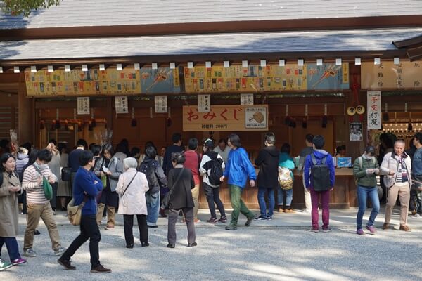 amuletos en templo japon